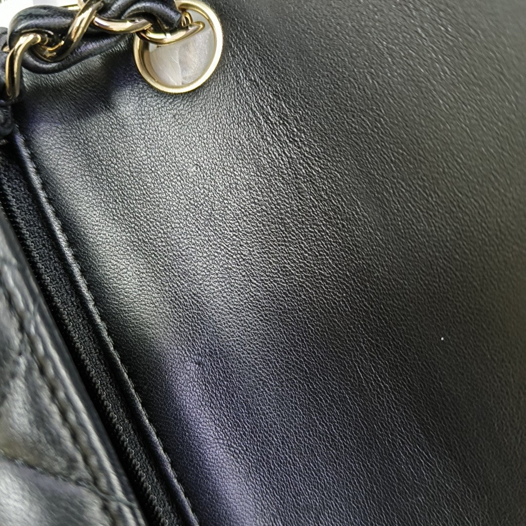 CLASSIC FLAP Mini Quilted Lambskin Black