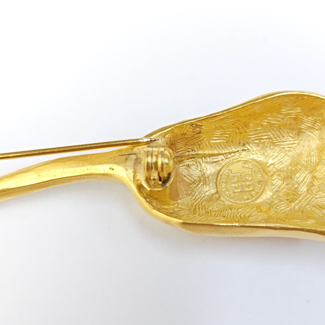 Authenticated pre-owned  Gold-tone Metal Brooch - Brooch at Looply