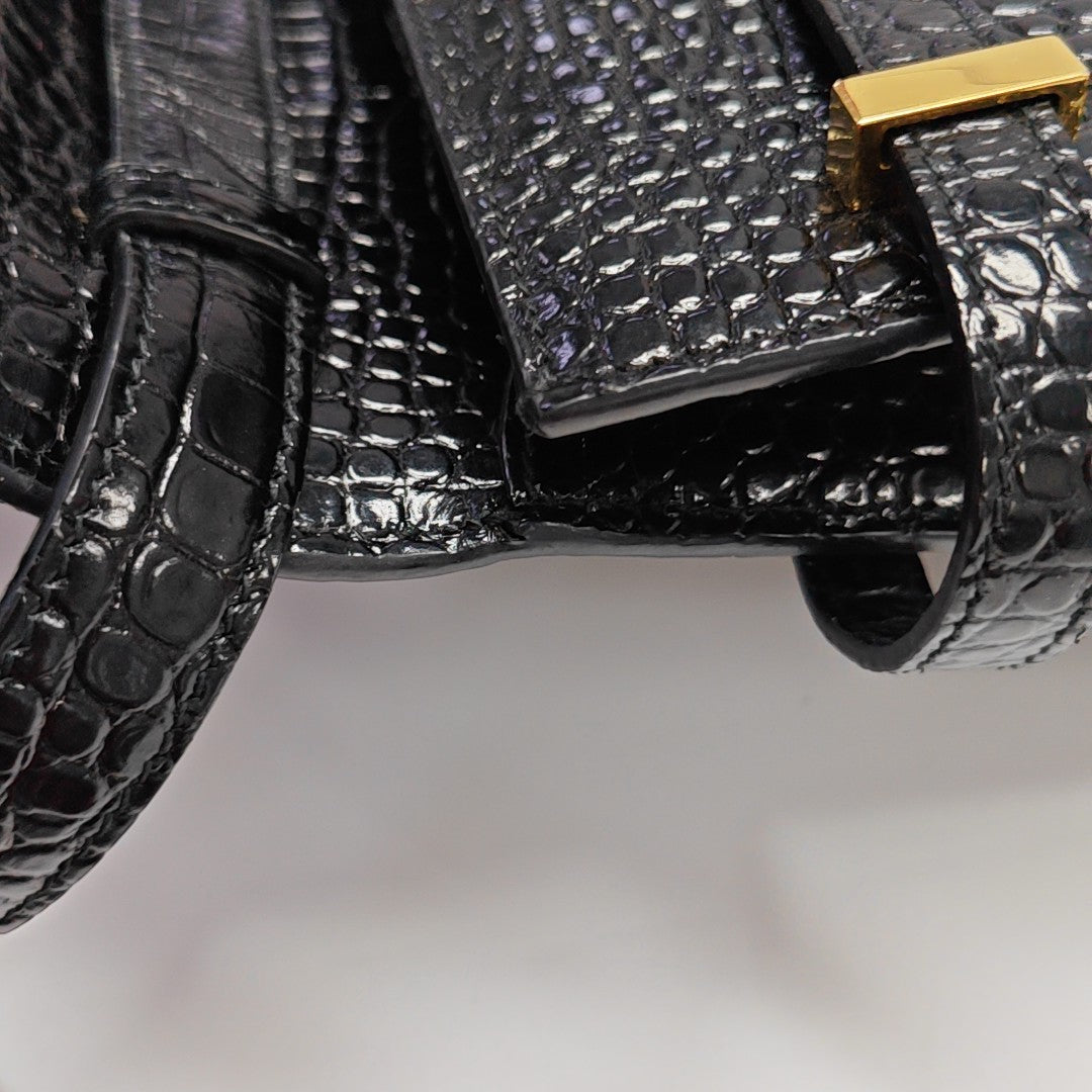 MANHATTAN Medium Calfskin Black