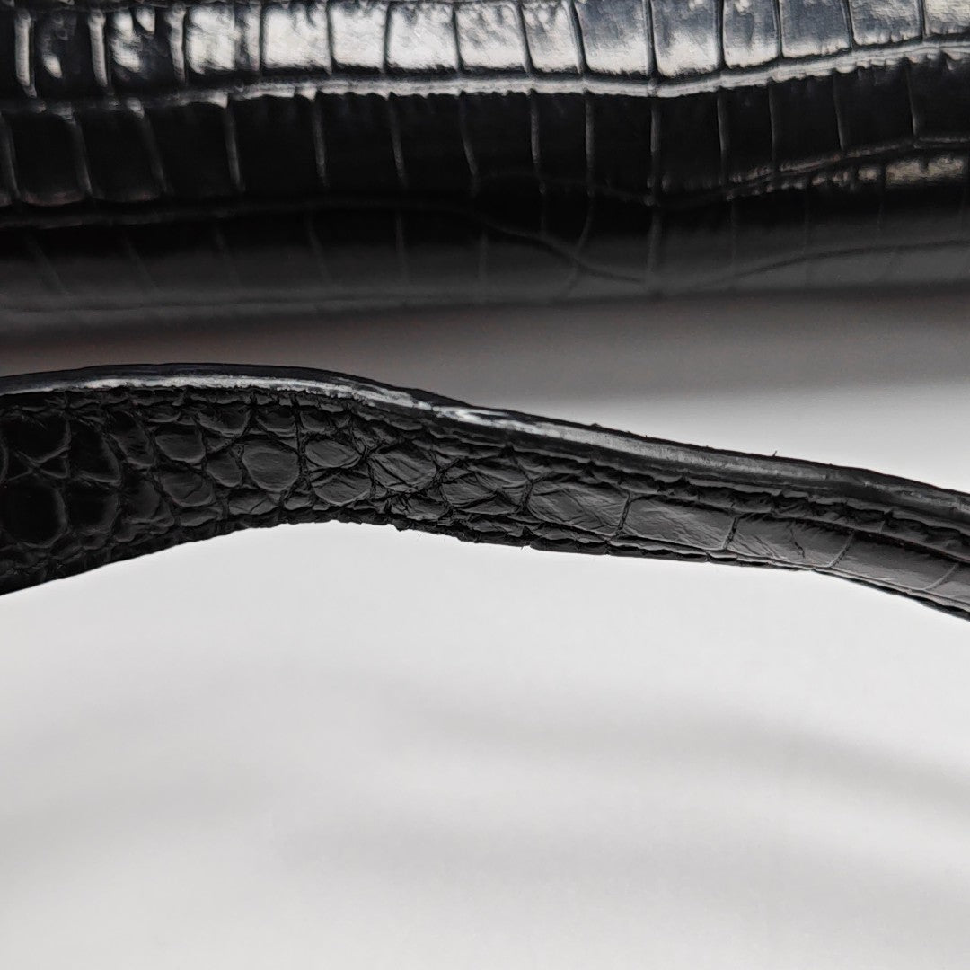 MANHATTAN Medium Calfskin Black