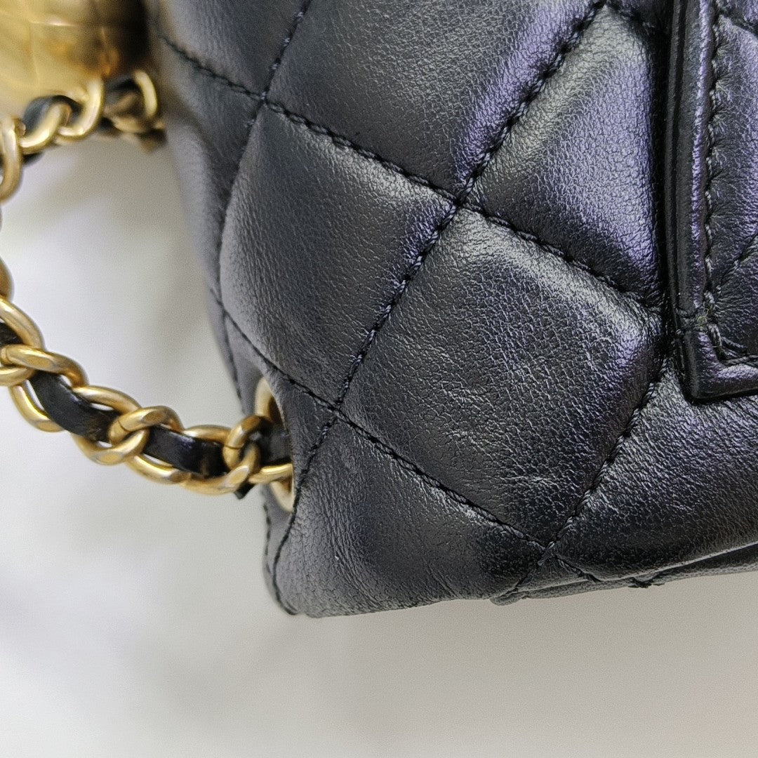 CLASSIC FLAP Mini Quilted Lambskin Black