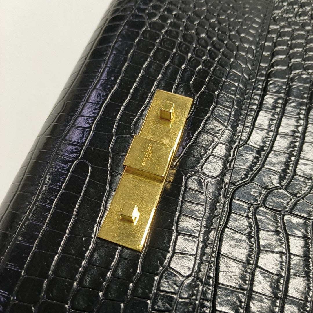 MANHATTAN Calfskin Black