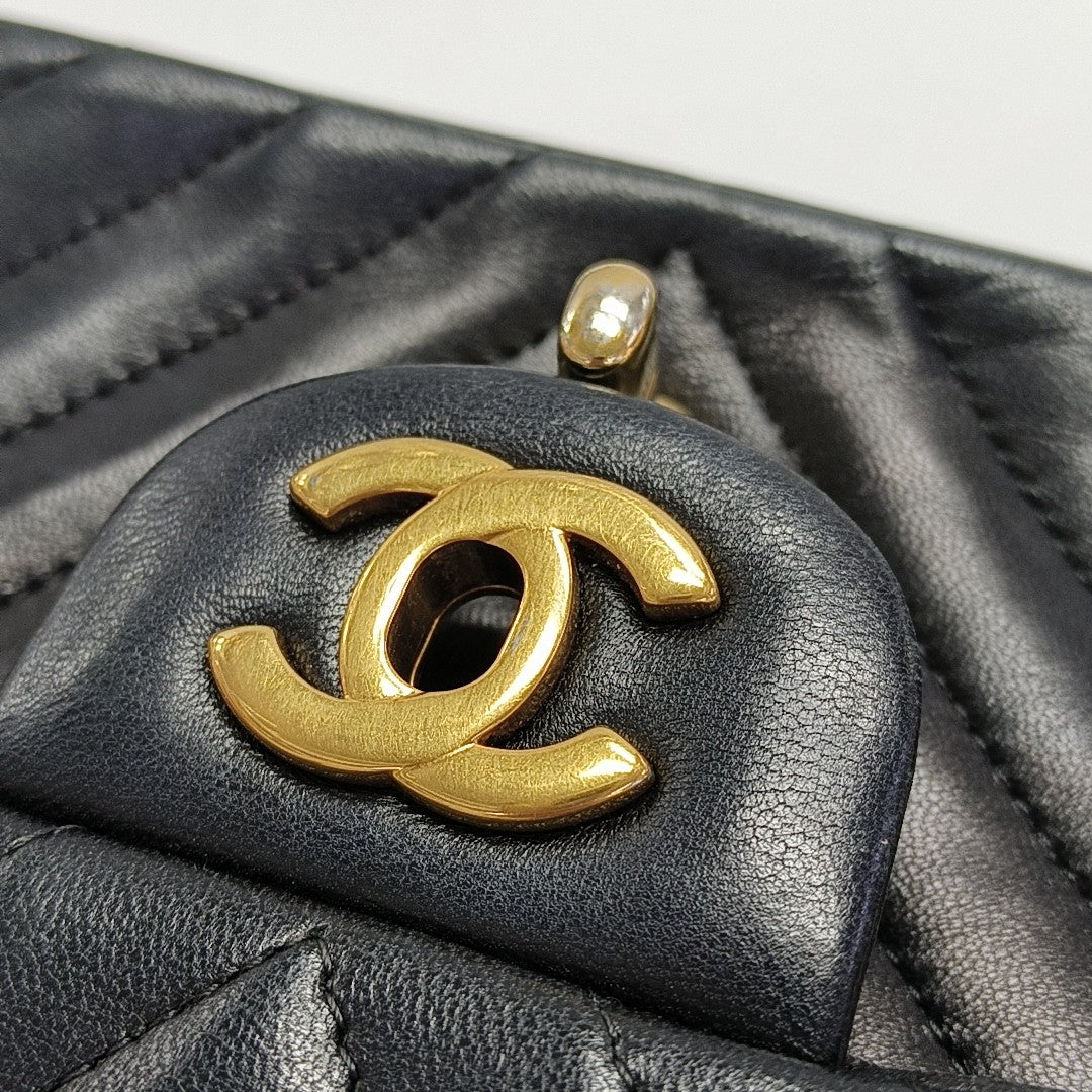 CLASSIC FLAP Mini Chevron Lambskin Black