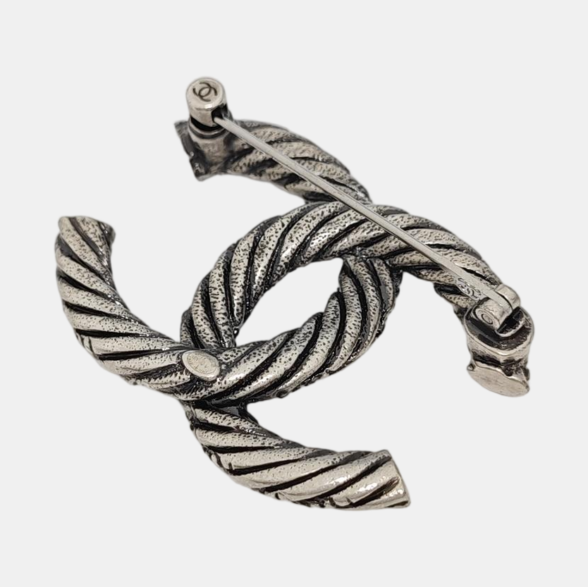 Authenticated pre-owned  Vintage Metal Brooch Silver-tone Metal Brooch - Brooch at Looply