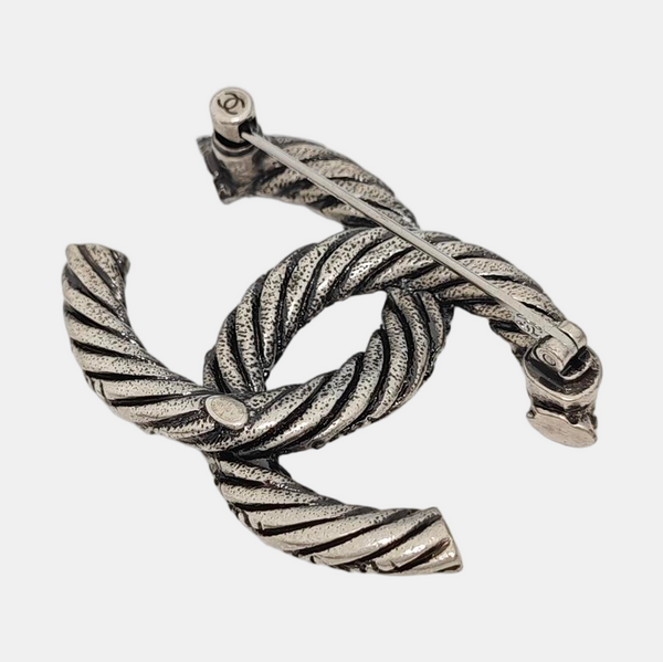 Authenticated pre-owned  Vintage Metal Brooch Silver-tone Metal Brooch - Brooch at Looply