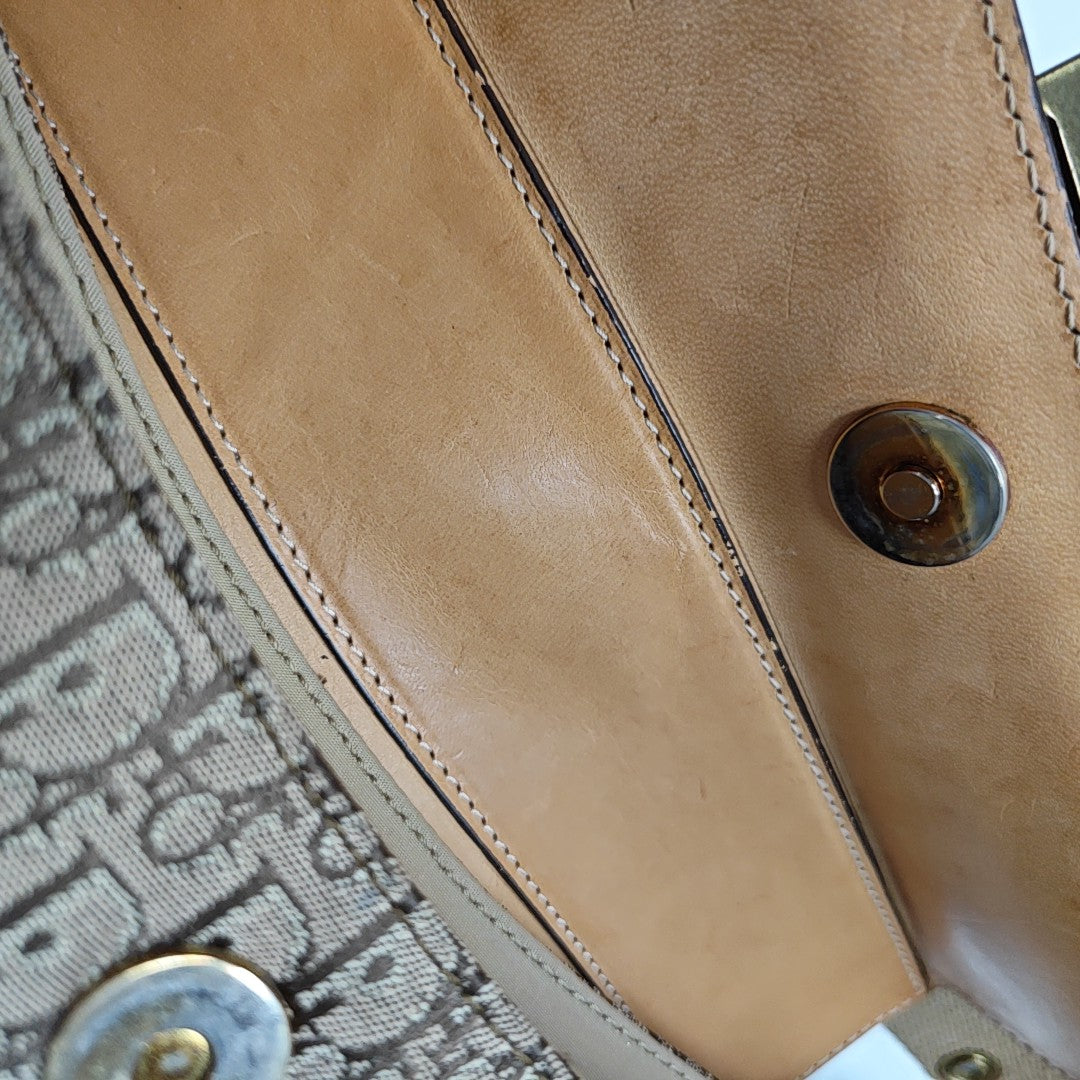 Street Chic Canvas Beige