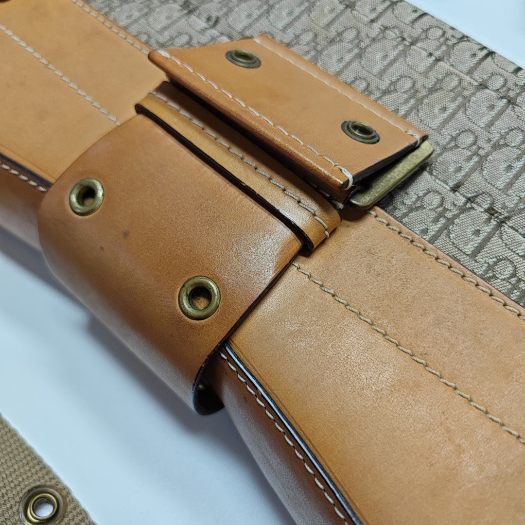 Street Chic Canvas Beige