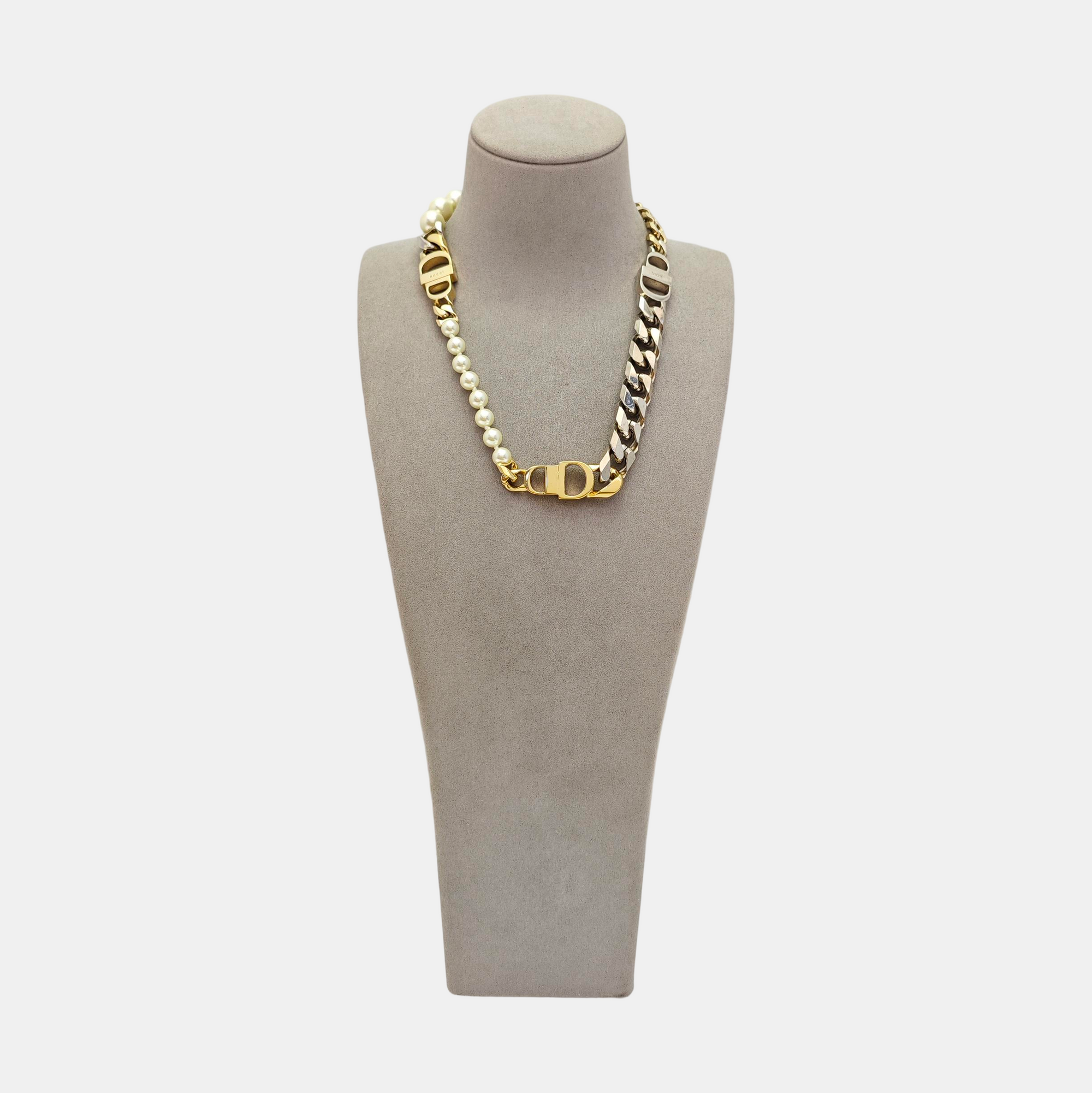 Authenticated pre-owned  Silver-tone Metal Faux Pearl Silver Necklace - Necklace at Looply