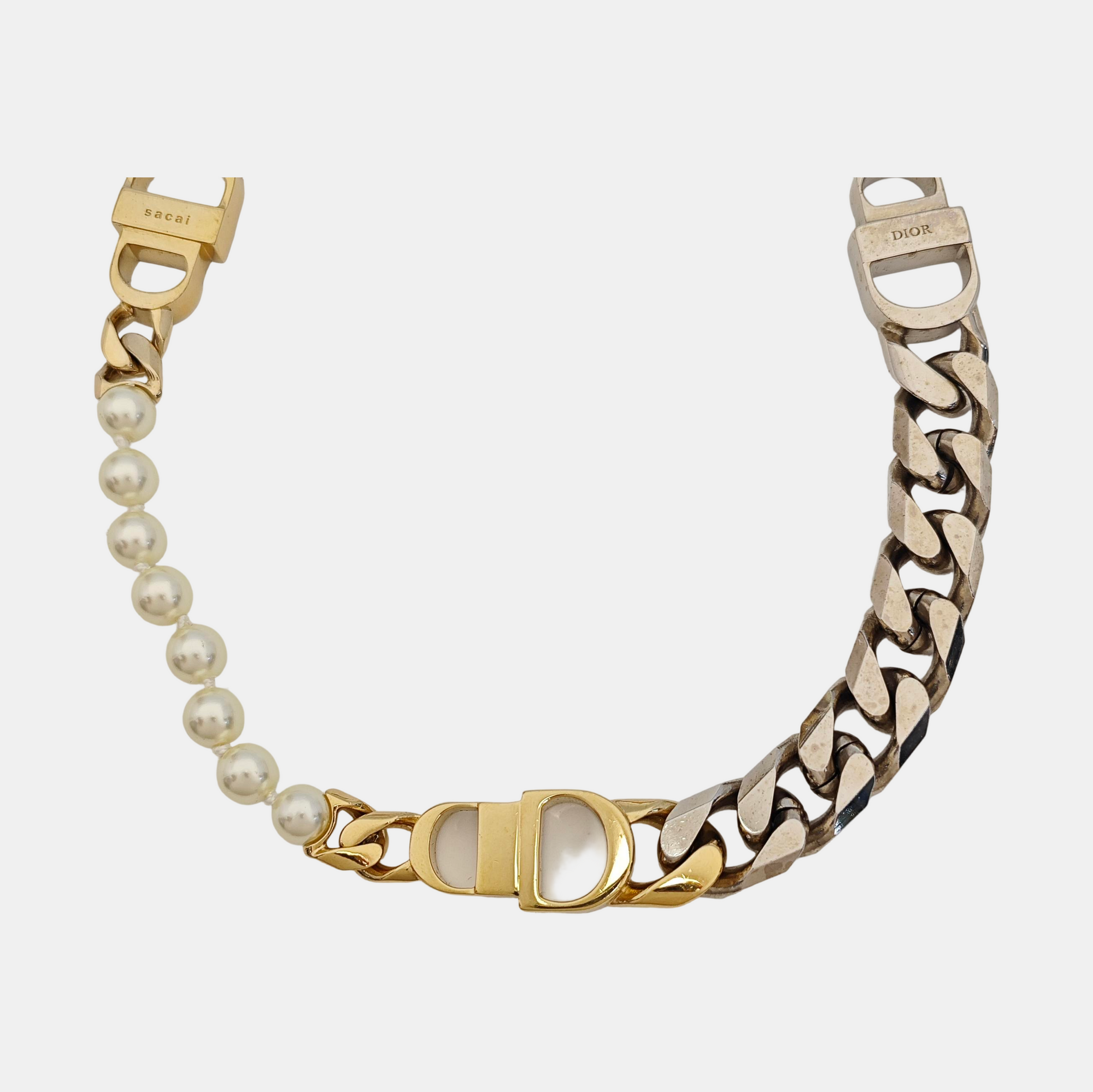 Authenticated pre-owned  Silver-tone Metal Faux Pearl Silver Necklace - Necklace at Looply