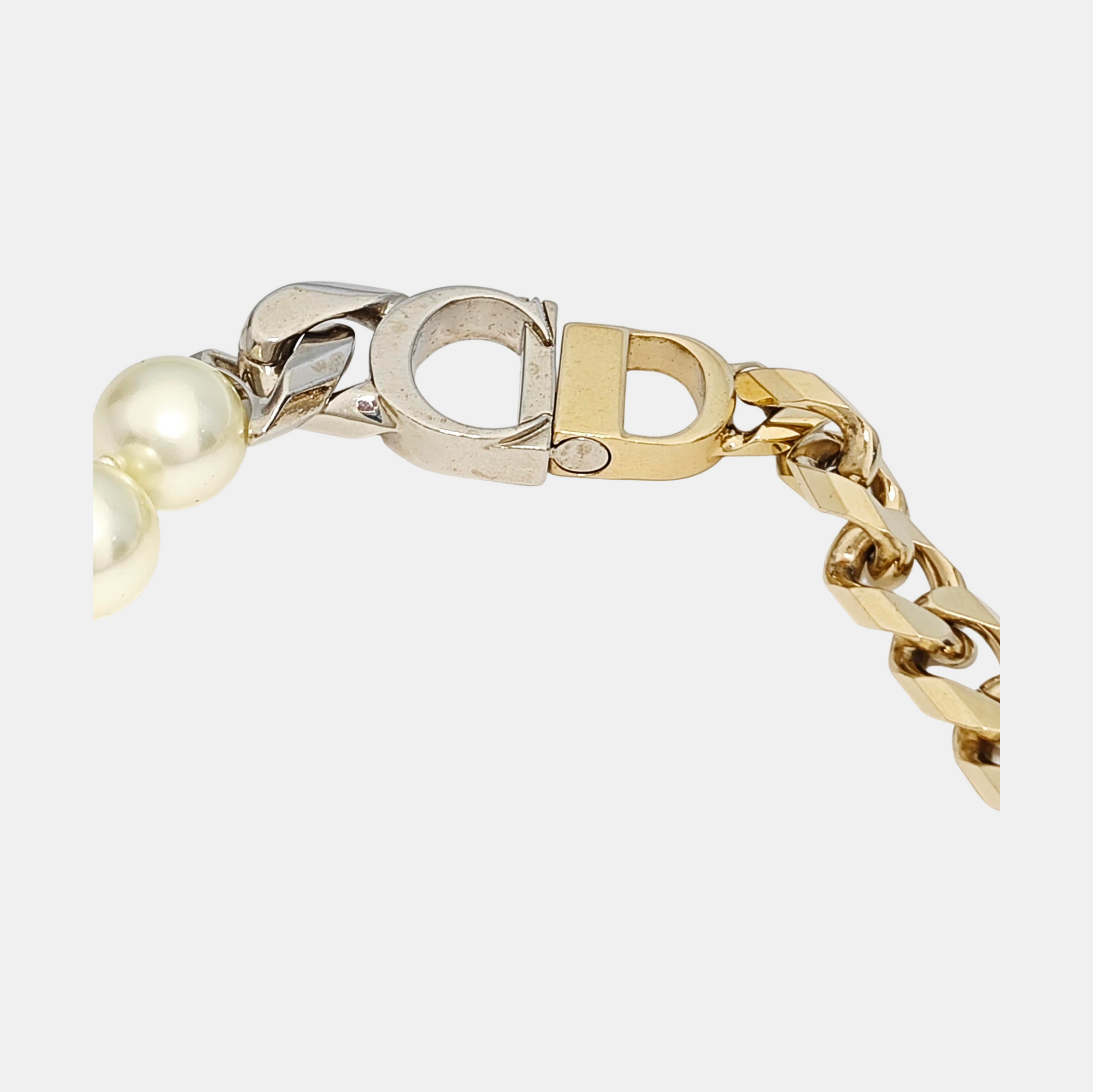 Authenticated pre-owned  Silver-tone Metal Faux Pearl Silver Necklace - Necklace at Looply