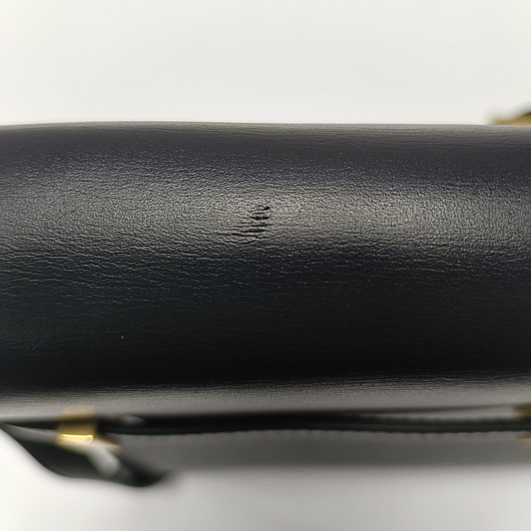 MANHATTAN Medium Calfskin Black