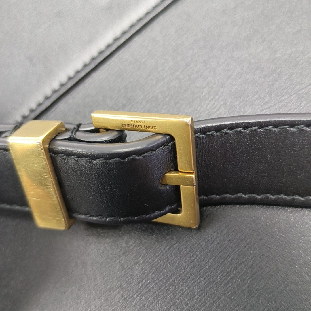 MANHATTAN Medium Calfskin Black