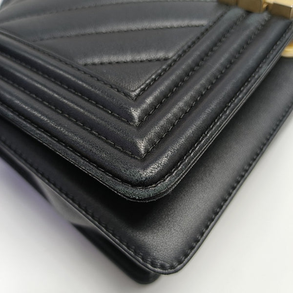 BOY CHANEL Medium Chevron Lambskin Black