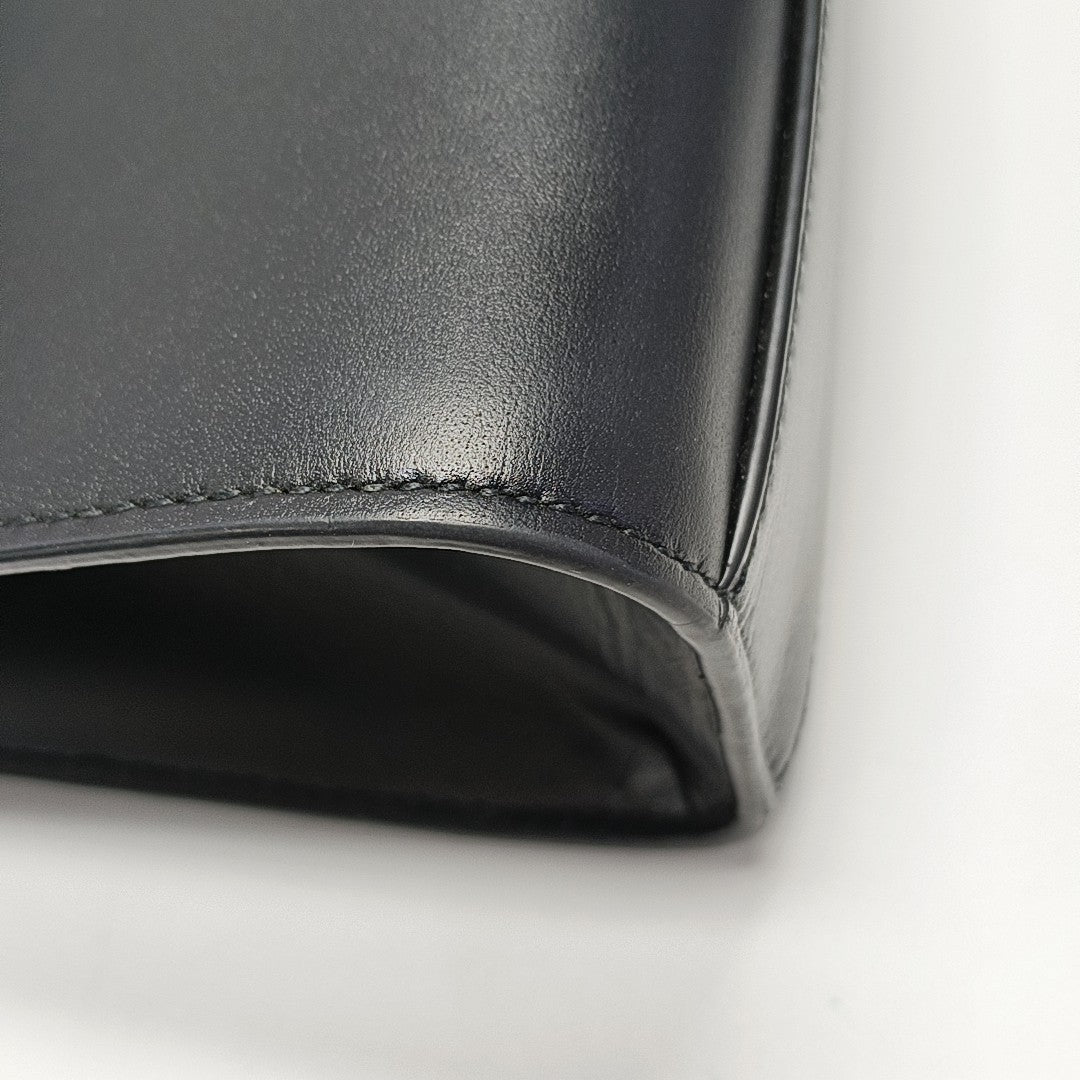 MANHATTAN Medium Calfskin Black