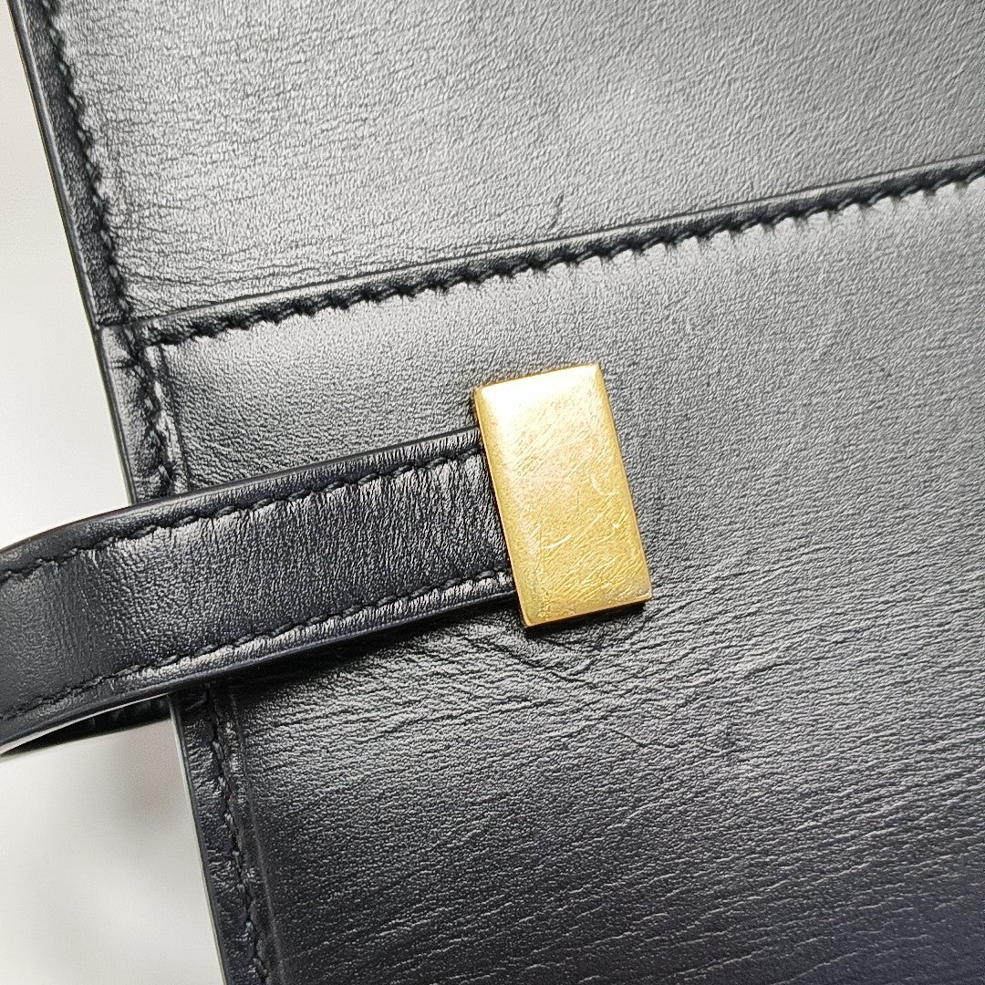 MANHATTAN Medium Calfskin Black
