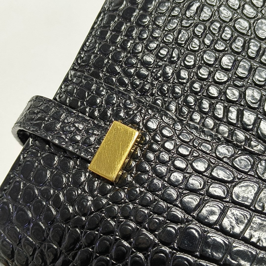 MANHATTAN Medium Calfskin Black