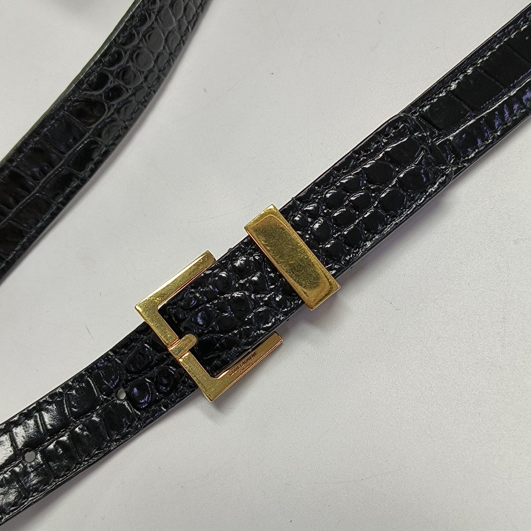 MANHATTAN Medium Calfskin Black