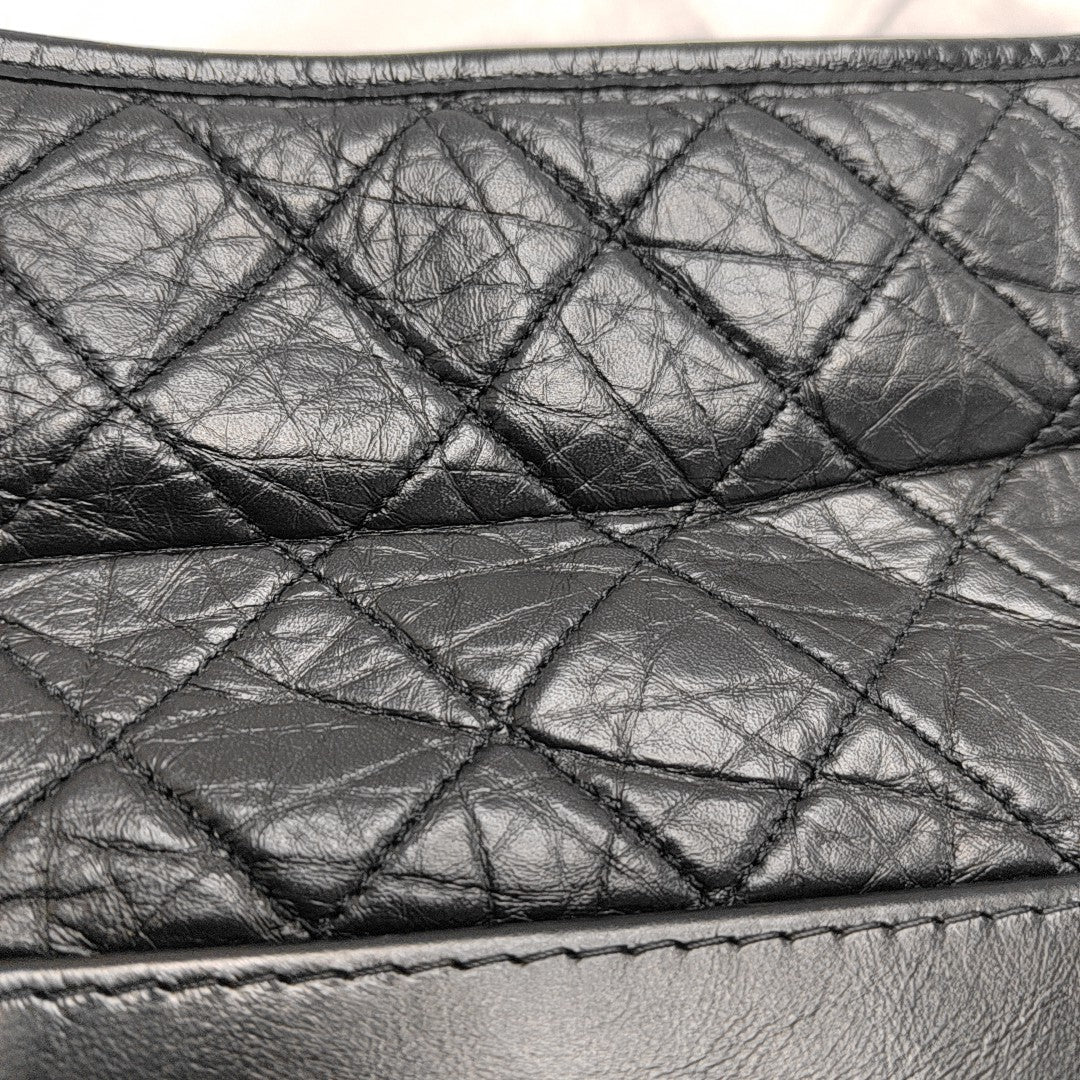 GABRIELLE Piel de ternera vintage acolchada mediana negra