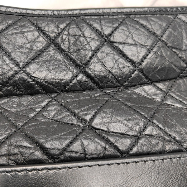 GABRIELLE Piel de ternera vintage acolchada mediana negra
