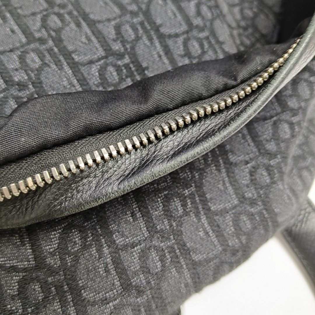 Rider Oblique Canvas Black