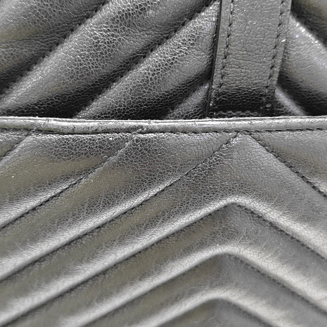 COLLEGE Medium Chevron Lambskin Black