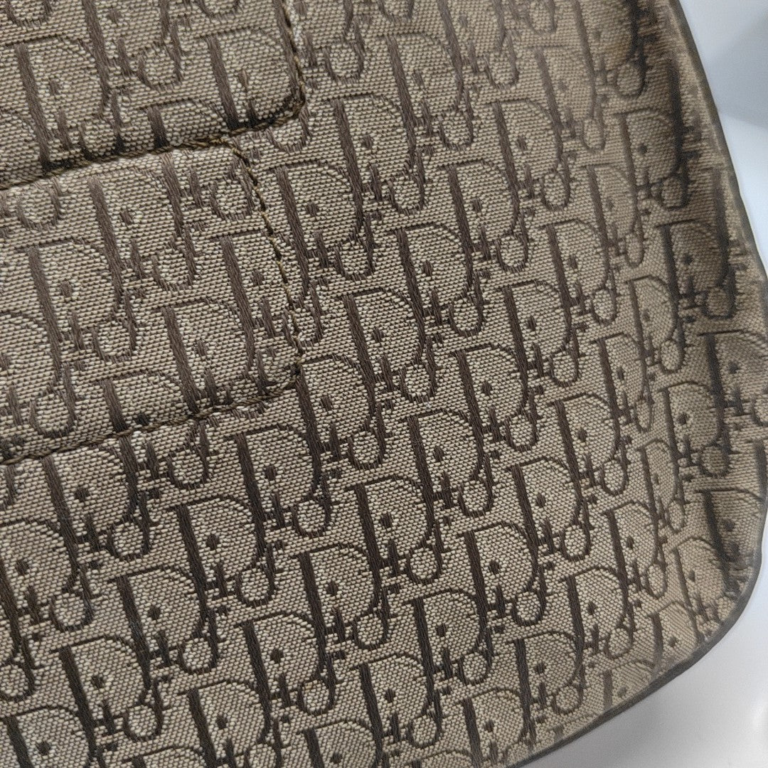 Street Chic Oblique Canvas Brown