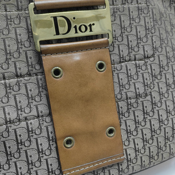 Street Chic Oblique Canvas Brown