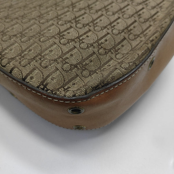 Street Chic Oblique Canvas Brown