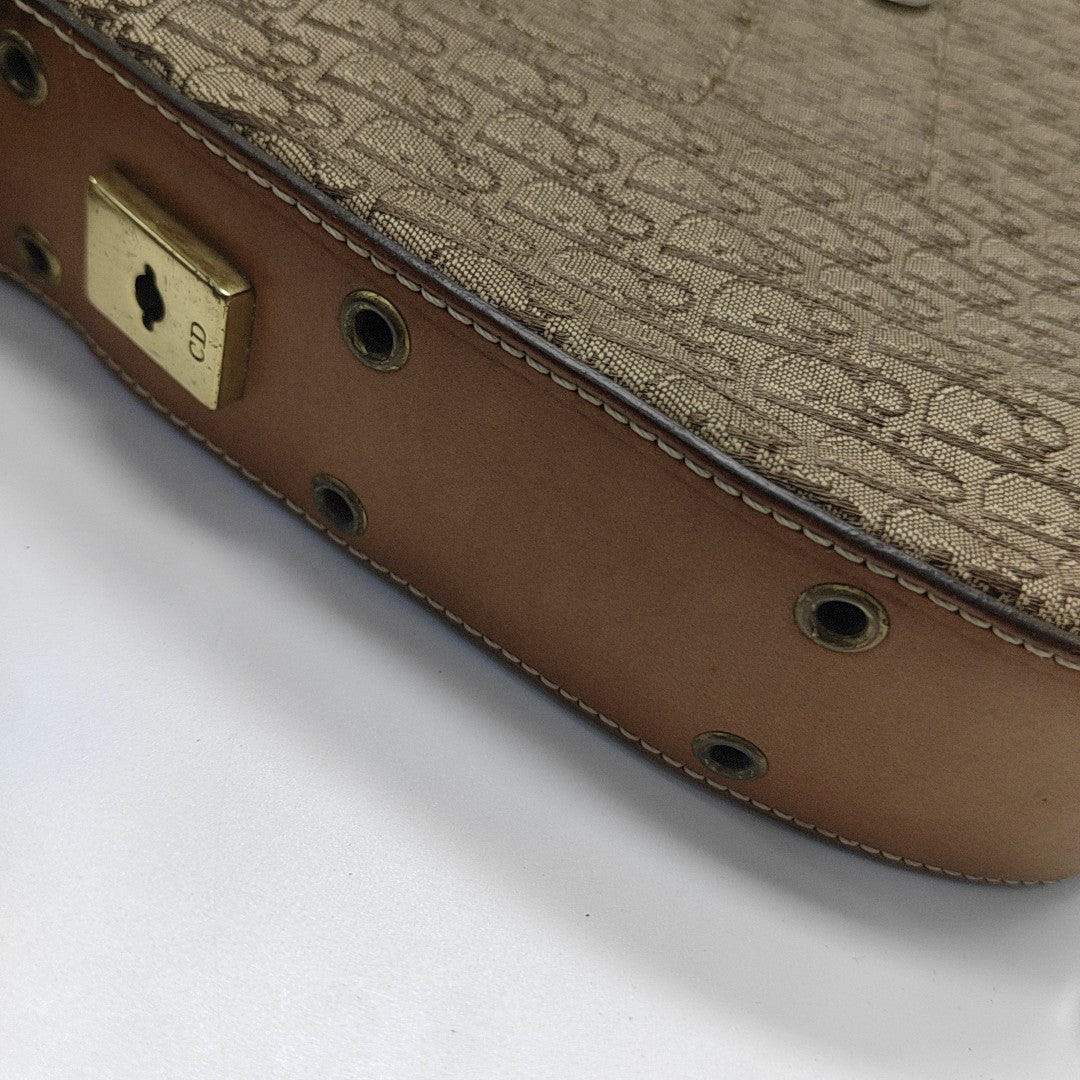 Street Chic Oblique Canvas Brown