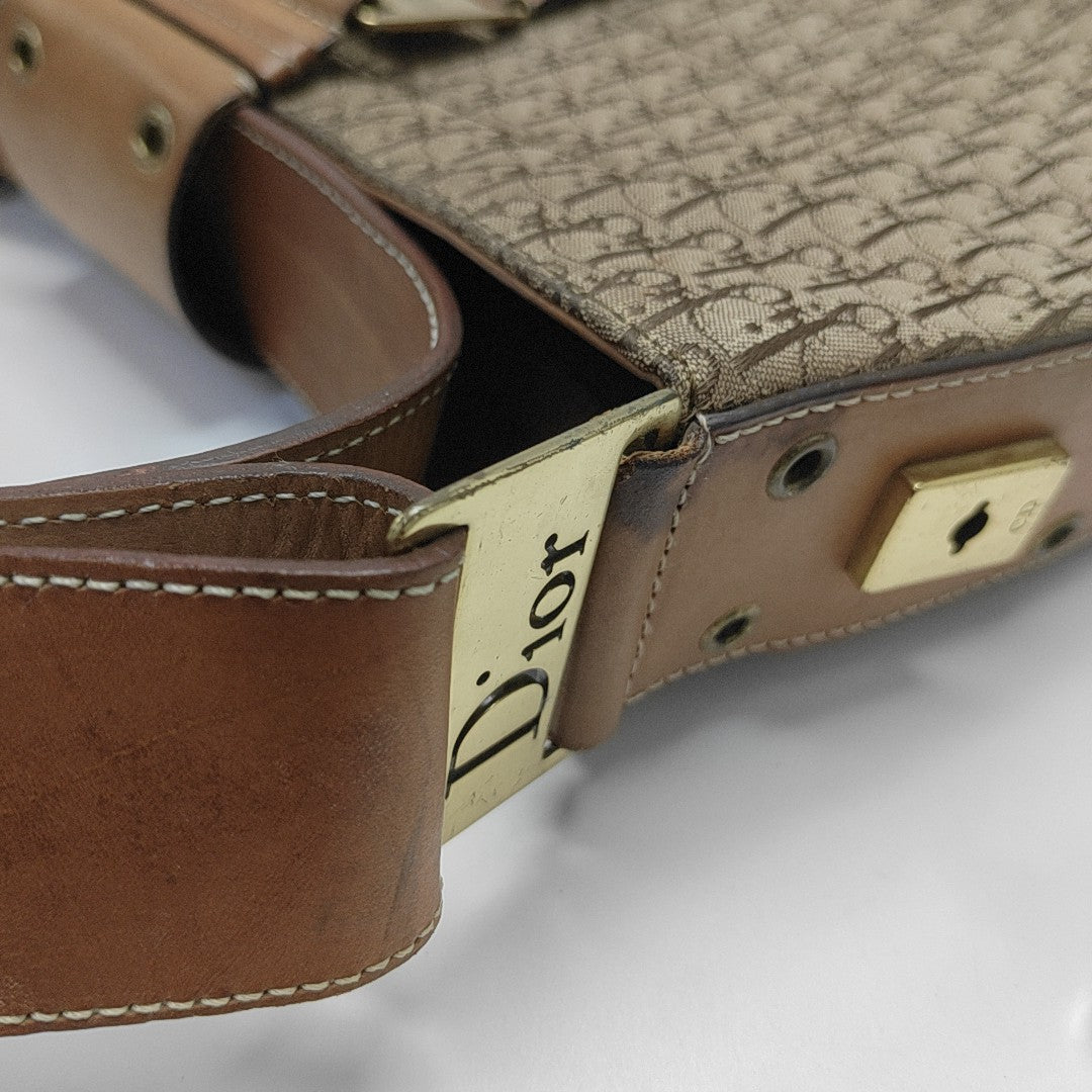 Street Chic Oblique Canvas Brown