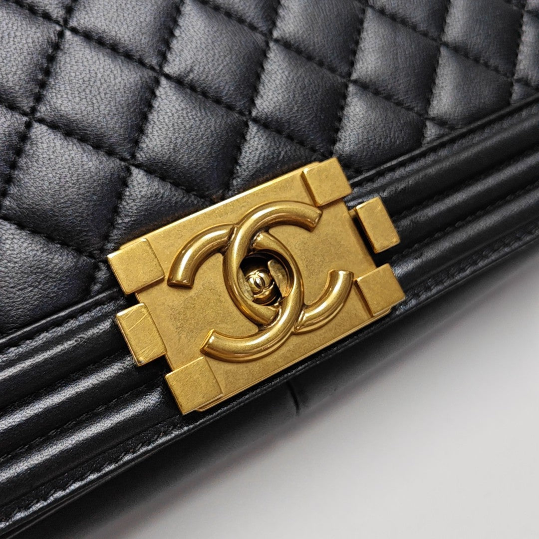 BOY CHANEL Extra Large Quilted Lambskin Black