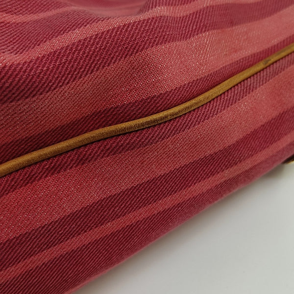 Canvas Red