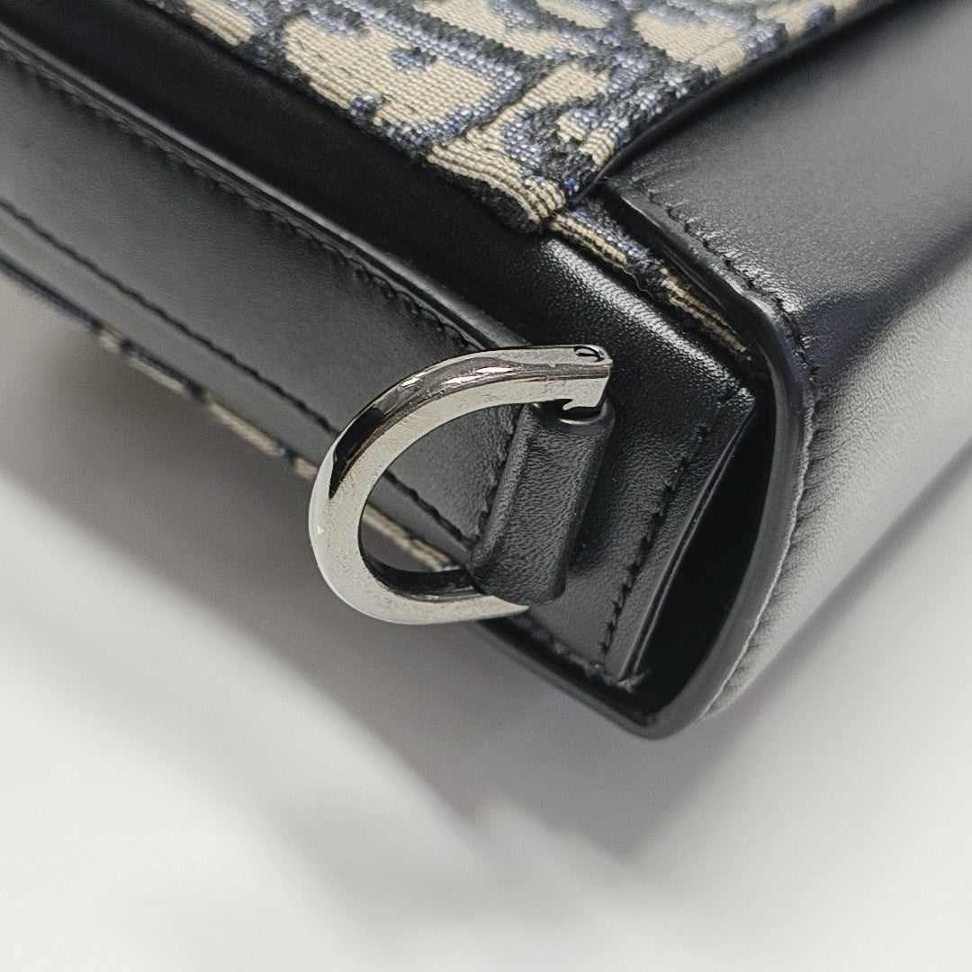 Lock Oblique Canvas Beige
