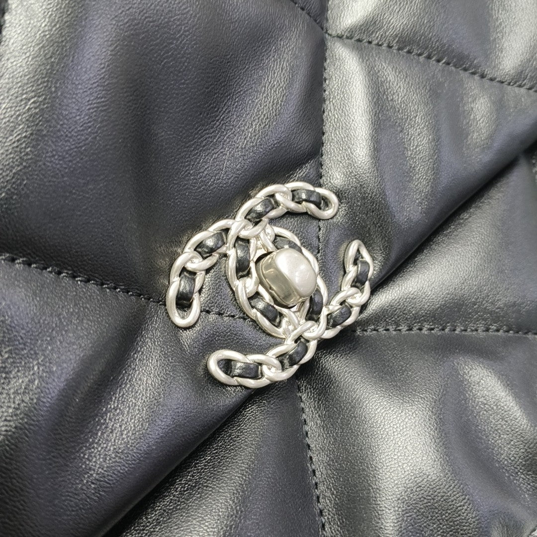 CHANEL 19 Medium Quilted Lambskin Black