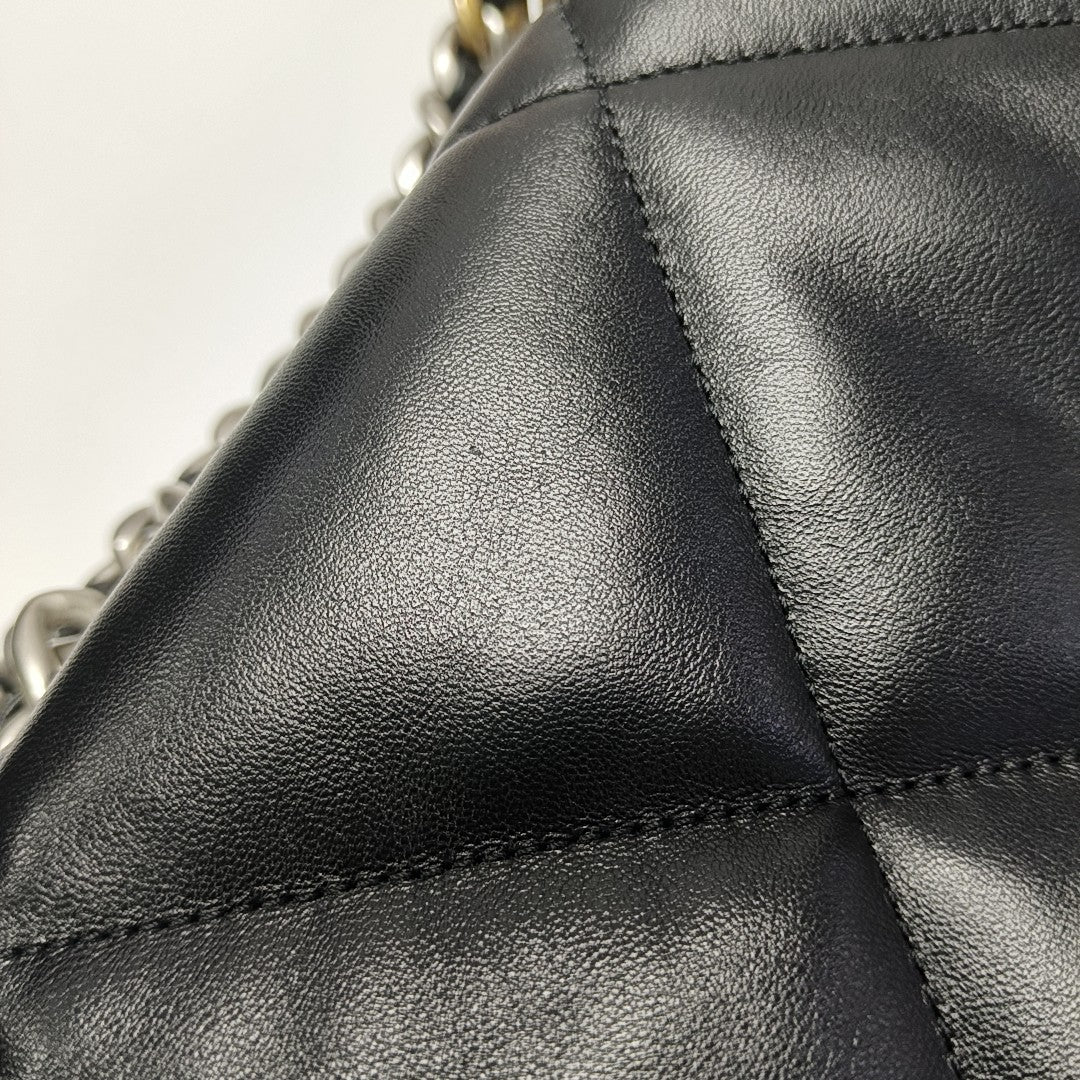 CHANEL 19 Medium Quilted Lambskin Black