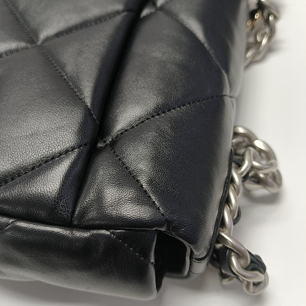 CHANEL 19 Medium Quilted Lambskin Black