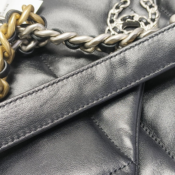 CHANEL 19 Medium Quilted Lambskin Black