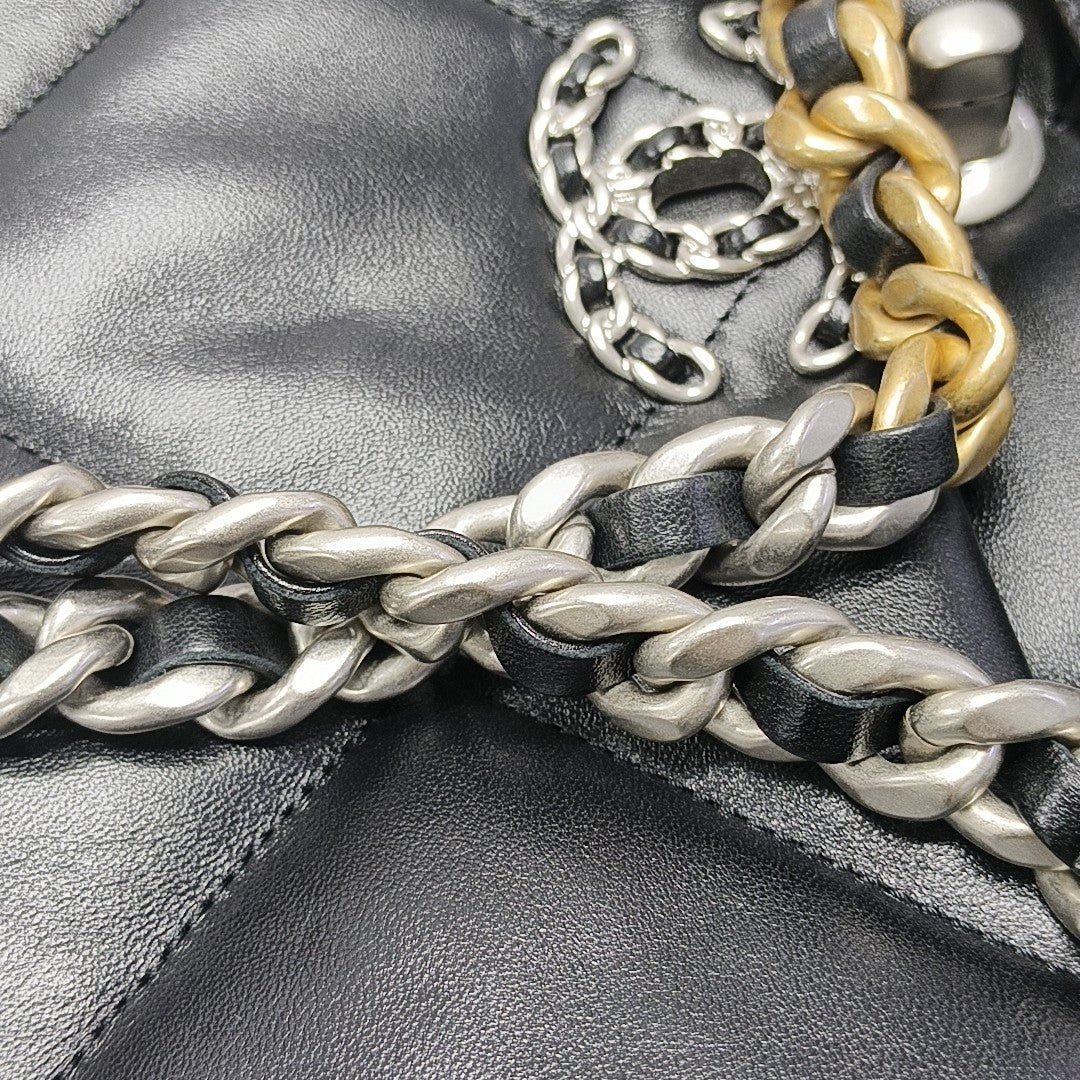 CHANEL 19 Medium Quilted Lambskin Black