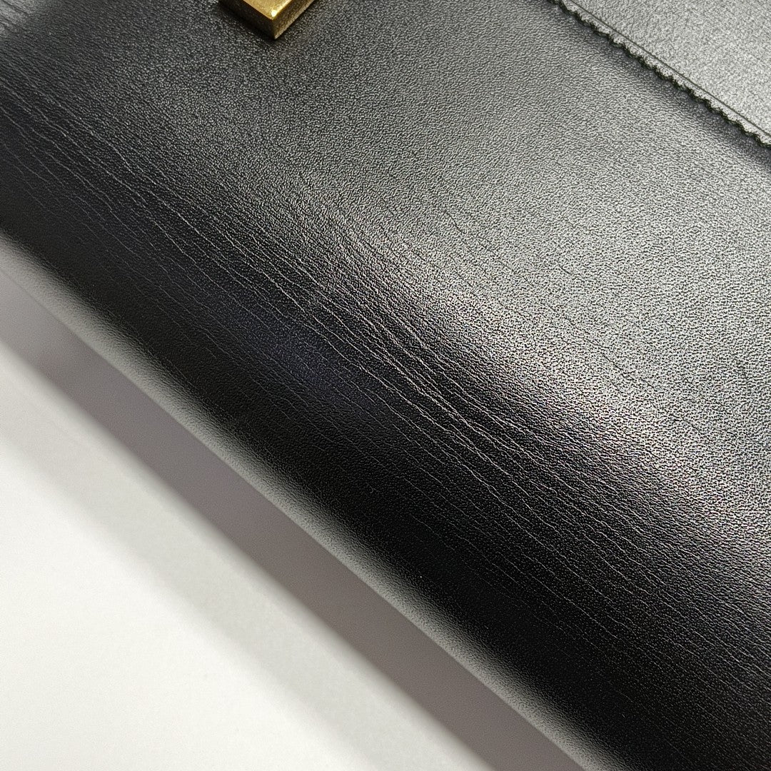 MANHATTAN Small Calfskin Black