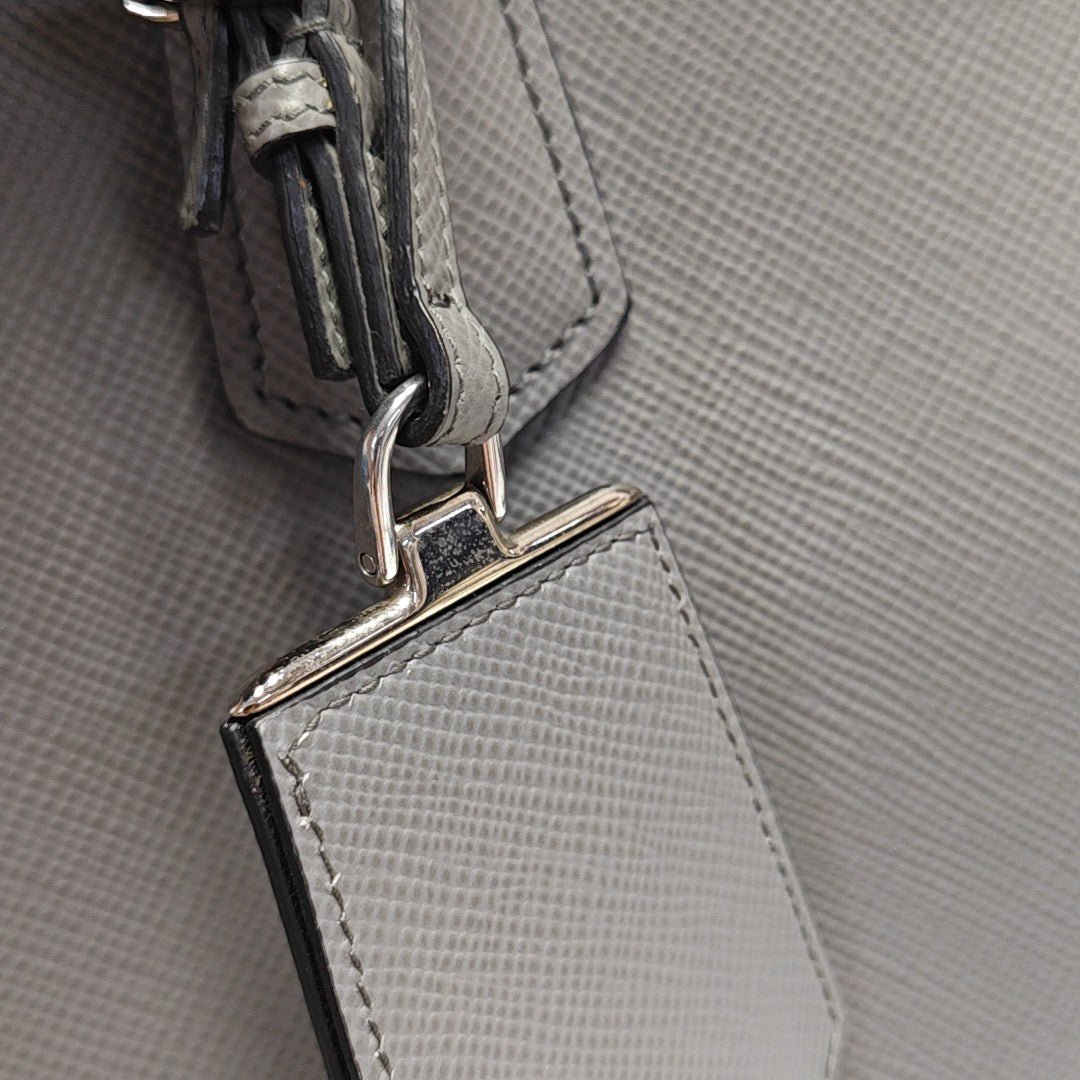 Double Medium Calfskin Gray