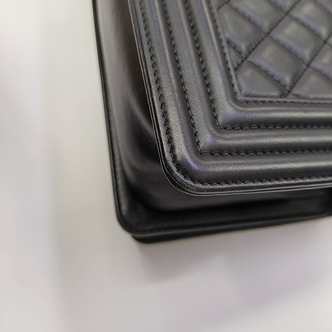 BOY CHANEL Small Quilted Calfskin Black