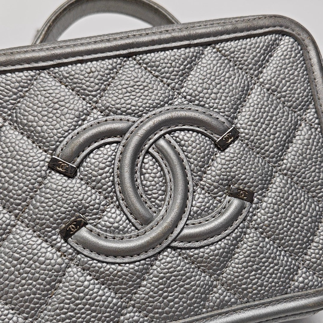 FILIGREE Small Quilted Grained Calfskin Silver