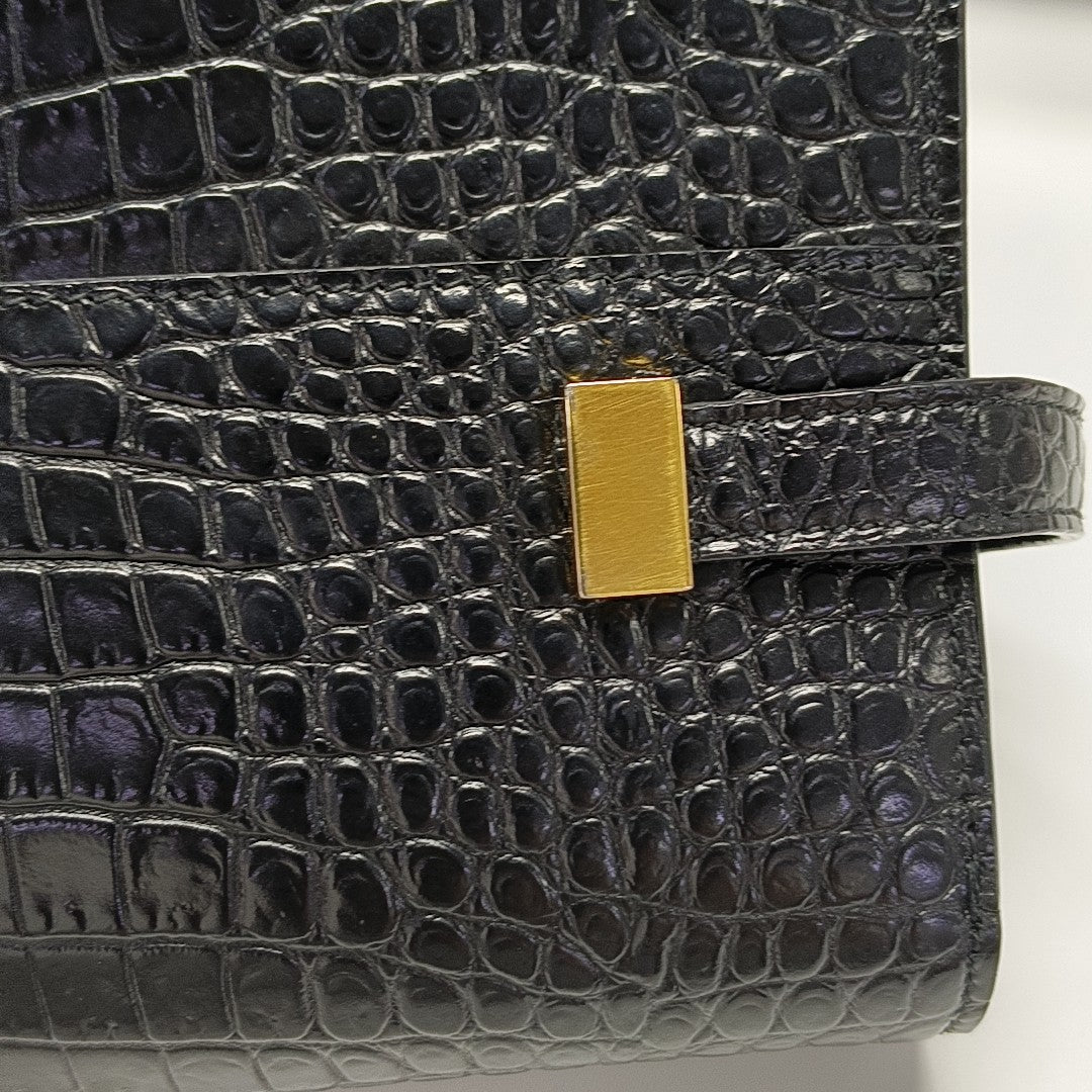 MANHATTAN Medium Calfskin Black