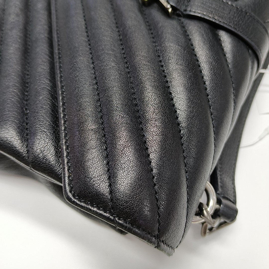 COLLEGE Medium Chevron Lambskin Black