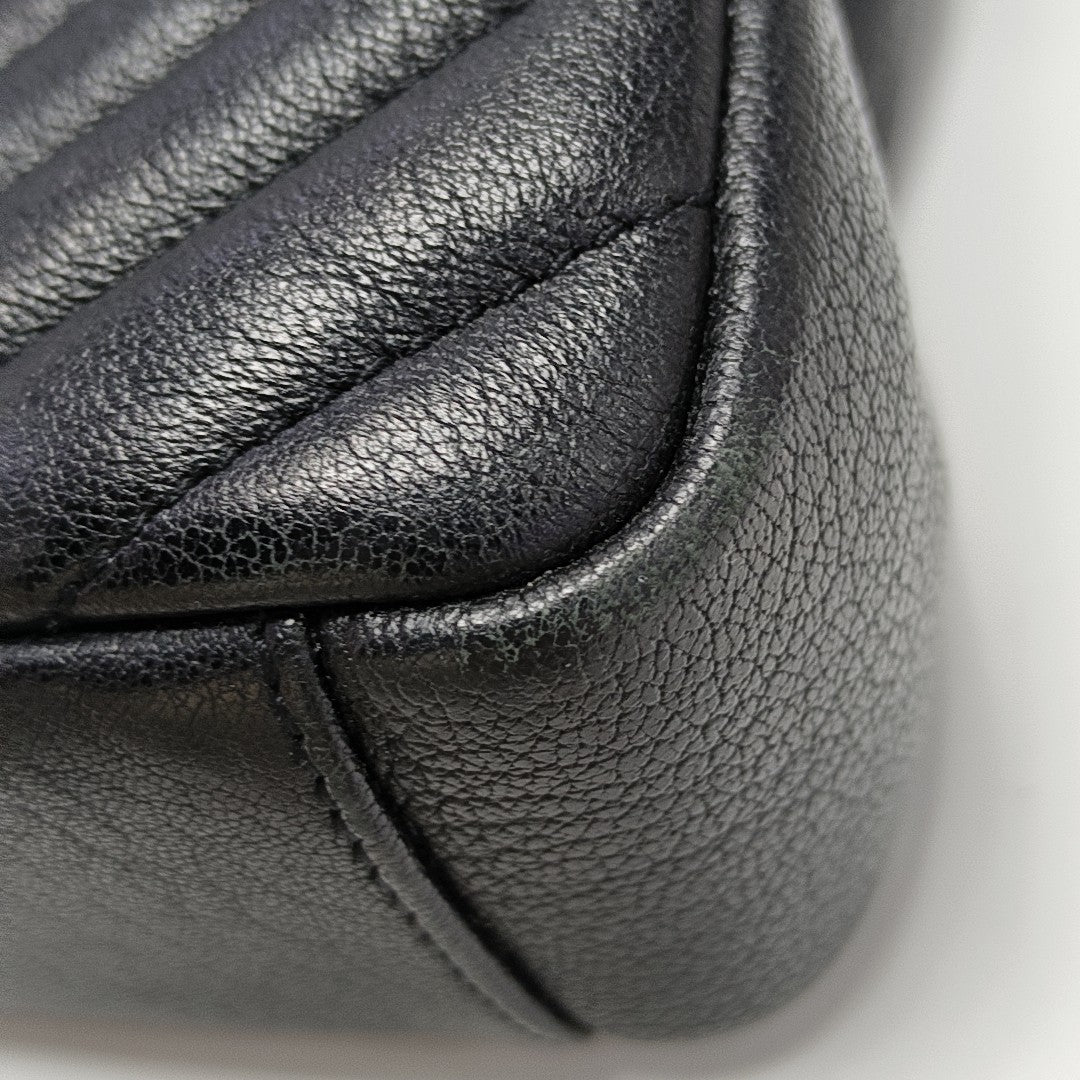 COLLEGE Medium Chevron Lambskin Black