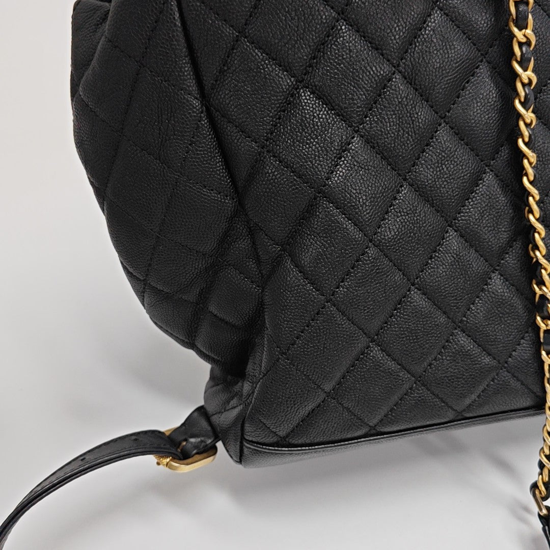 FILIGREE Piel de becerro graneada acolchada pequeña negra