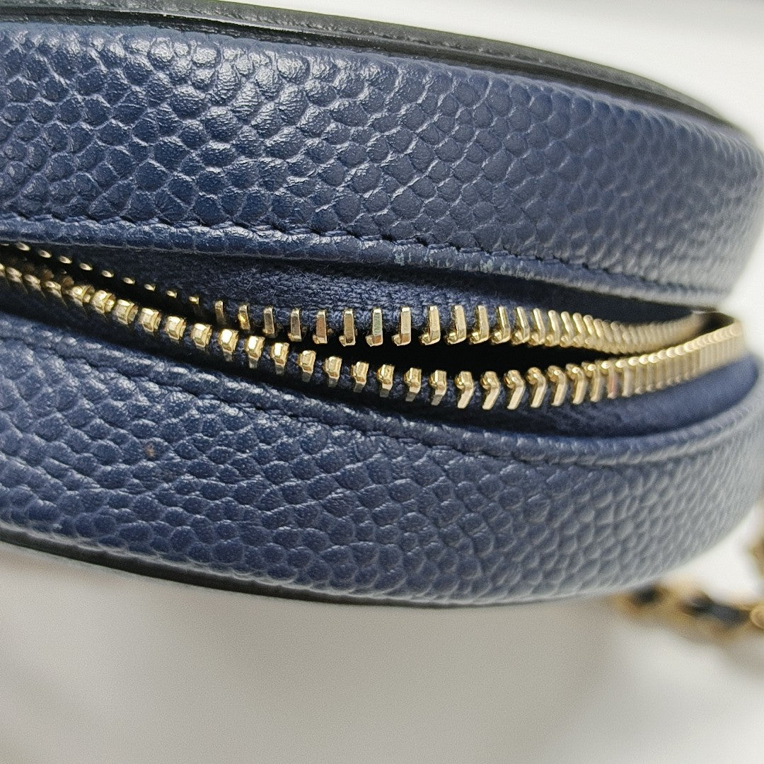 Mini azul de piel de becerro granulada FILIGREE acolchado