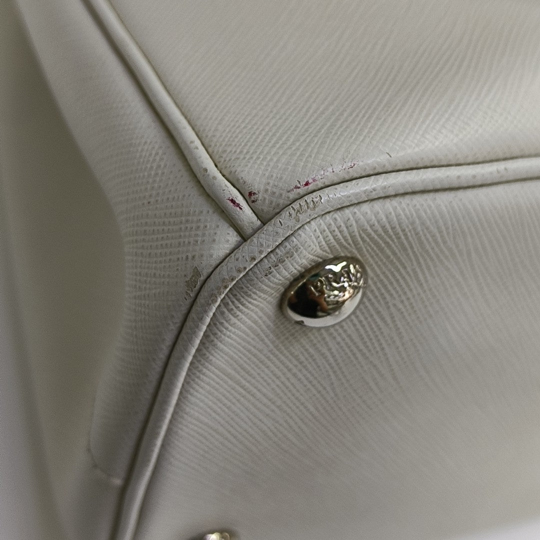 Galleria Medium Saffiano Calfskin White