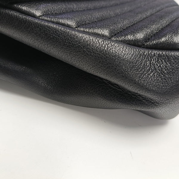 COLLEGE Medium Chevron Lambskin Black