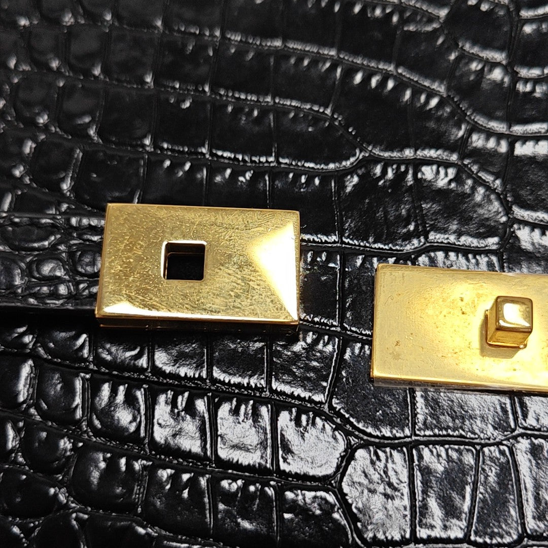 MANHATTAN Small Calfskin Black